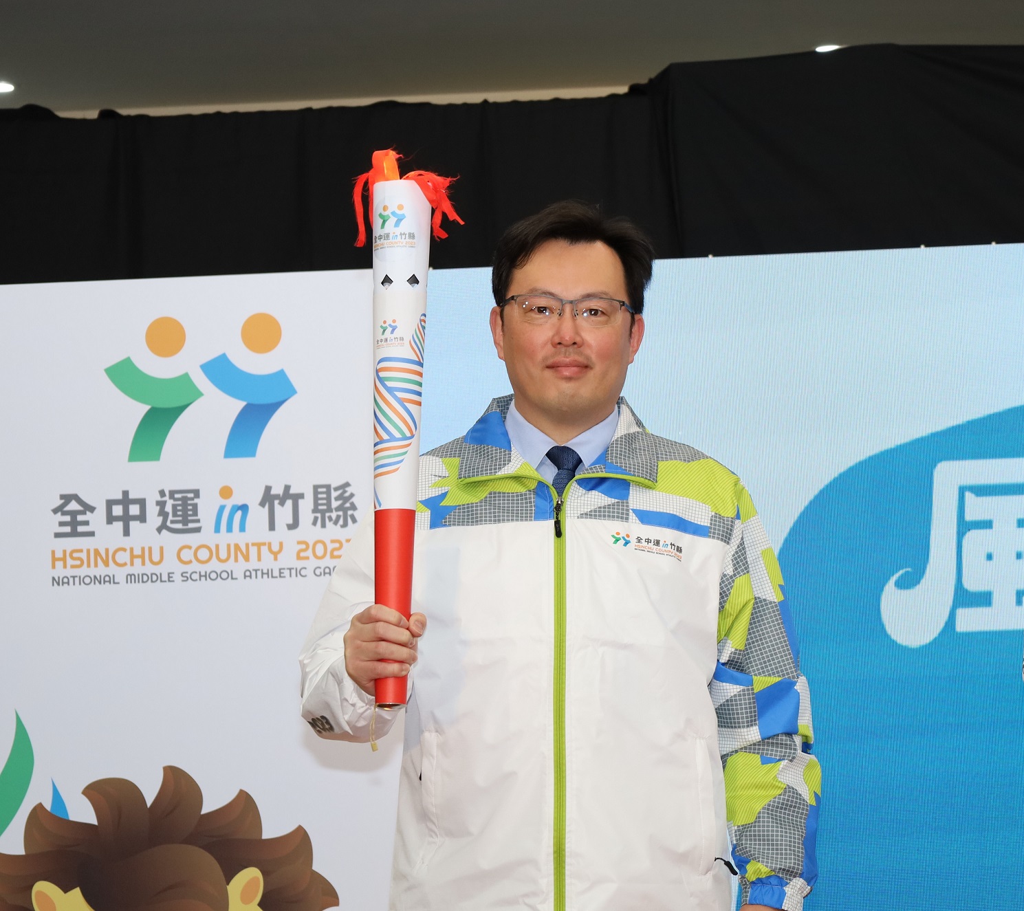 (圖)Sport Administration Director-General Cheng Shih-chung attended the 2023 National Middle School Athletic Games to cheer on the athletes.